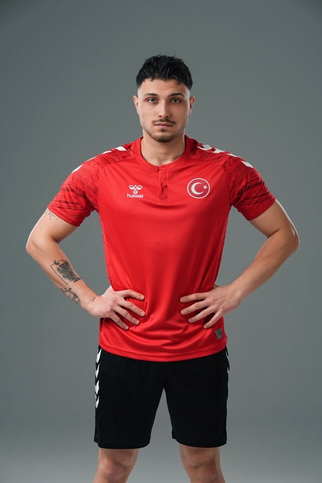 Milli Takım Line Kamp Tişört Kırmızı