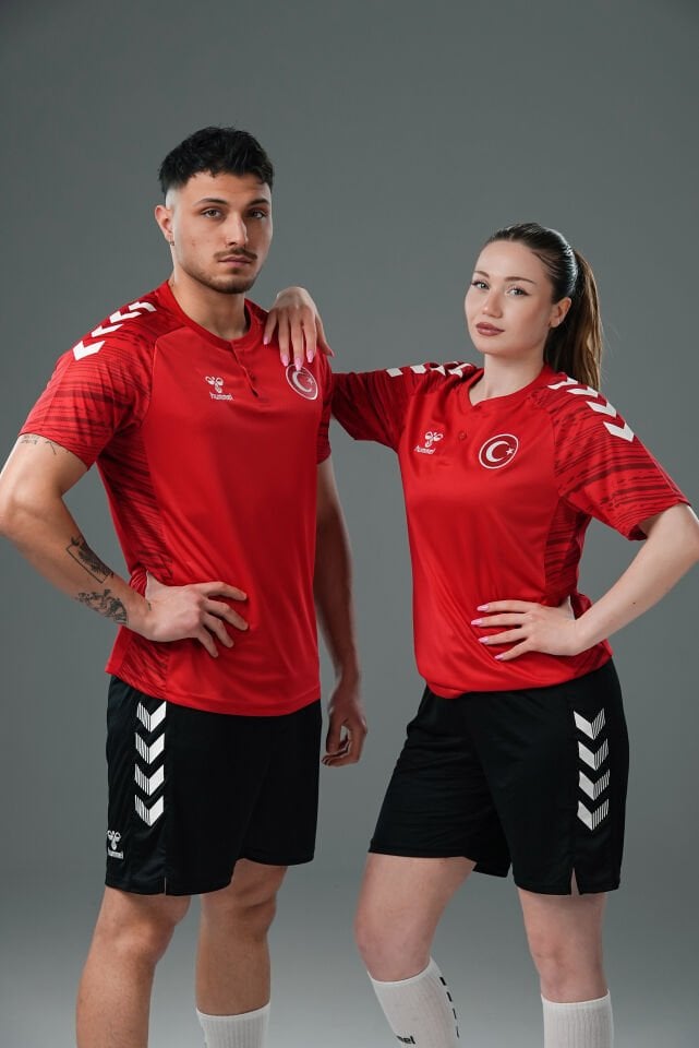 Milli Takım Line Kamp Tişört Kırmızı